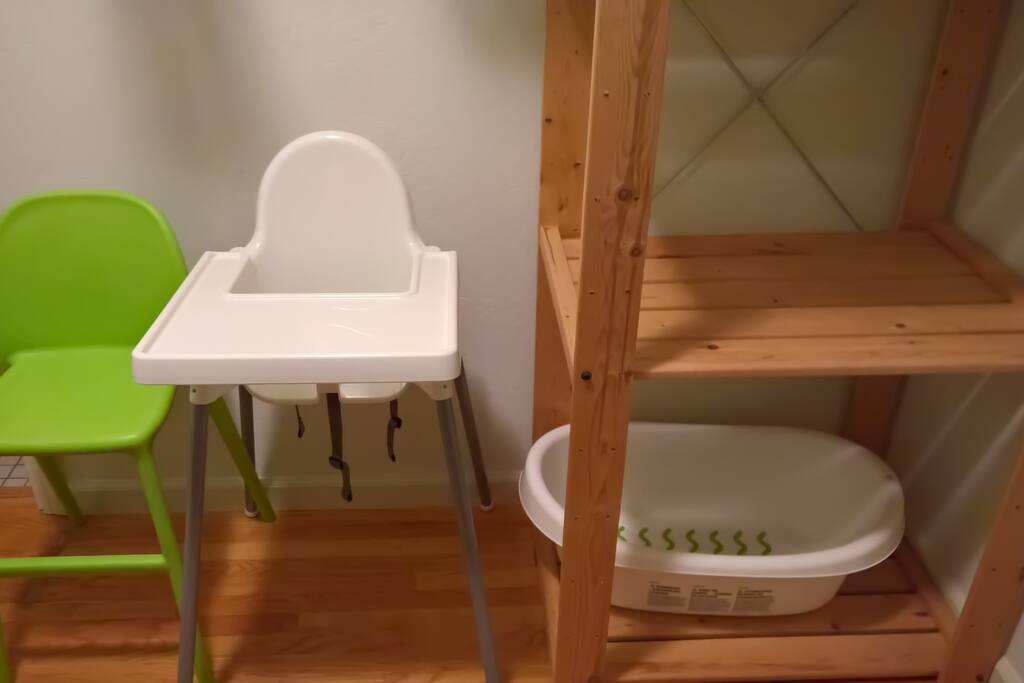 The bungalow has additional seating for infants and small children as well as a baby bathtub.