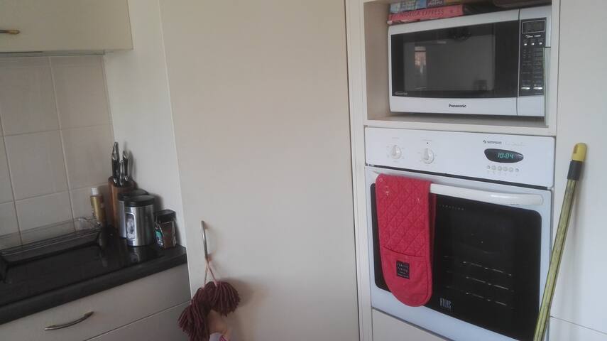 Auckland Luxurious Bedroom with shared Bathroom