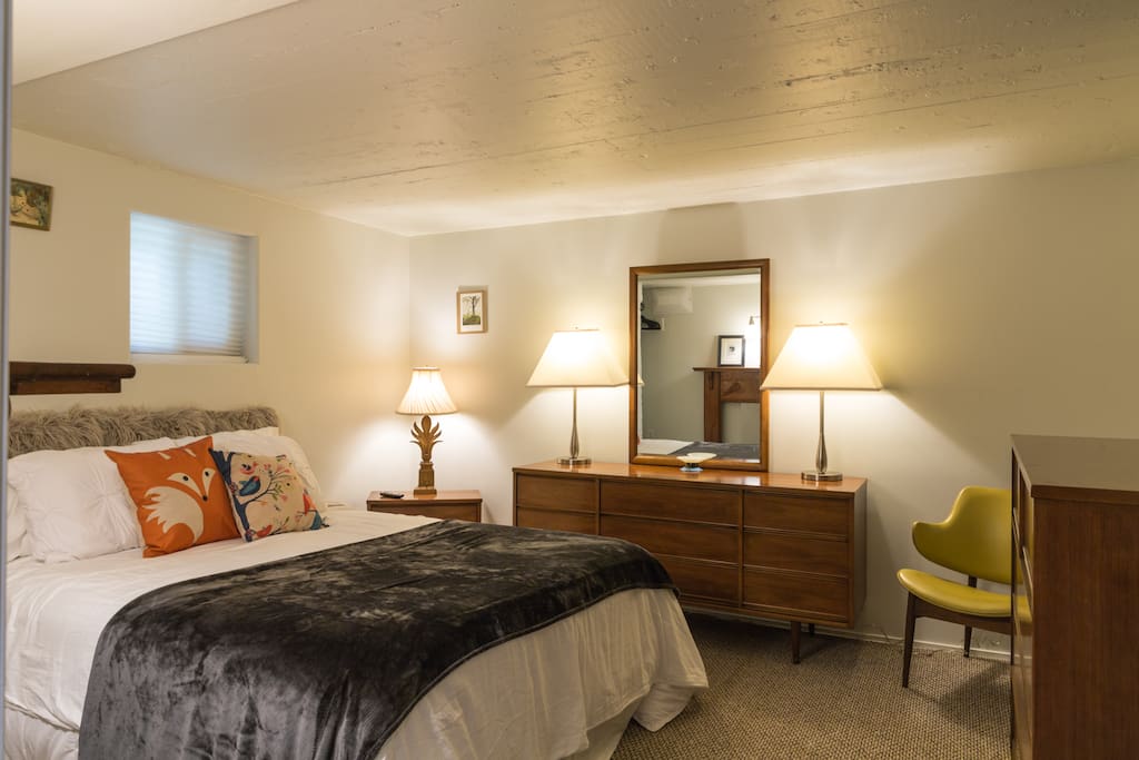 bedroom 1 with queen bed, "foxy" style...