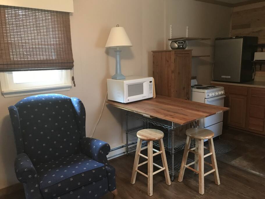Bar area doubles as eating or work space