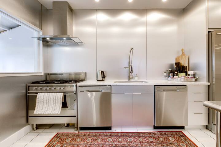 Spacious house in Leslieville gallery image 3