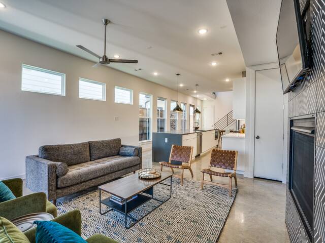 Rooftop Deck w/Downtown Views, 4 Bedroom furnished gallery image 4