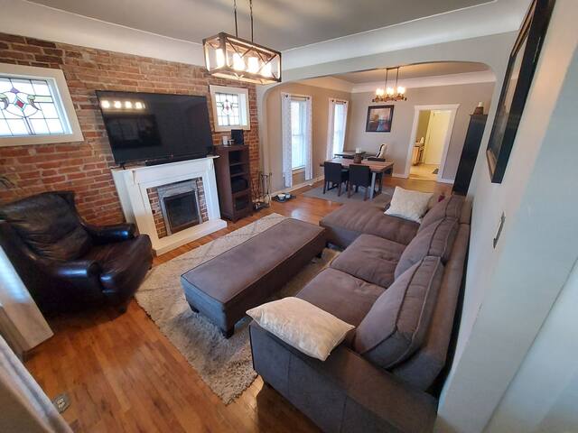 Washington Park Bungalow with hot tub! gallery image 2