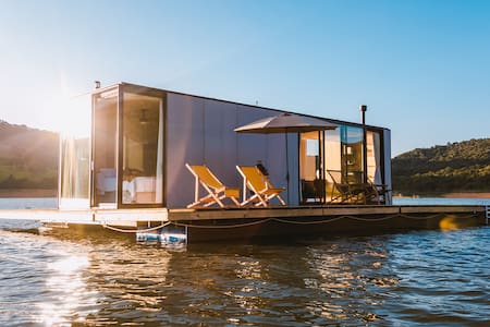 ALTAR,  a floating house to blend with nature
