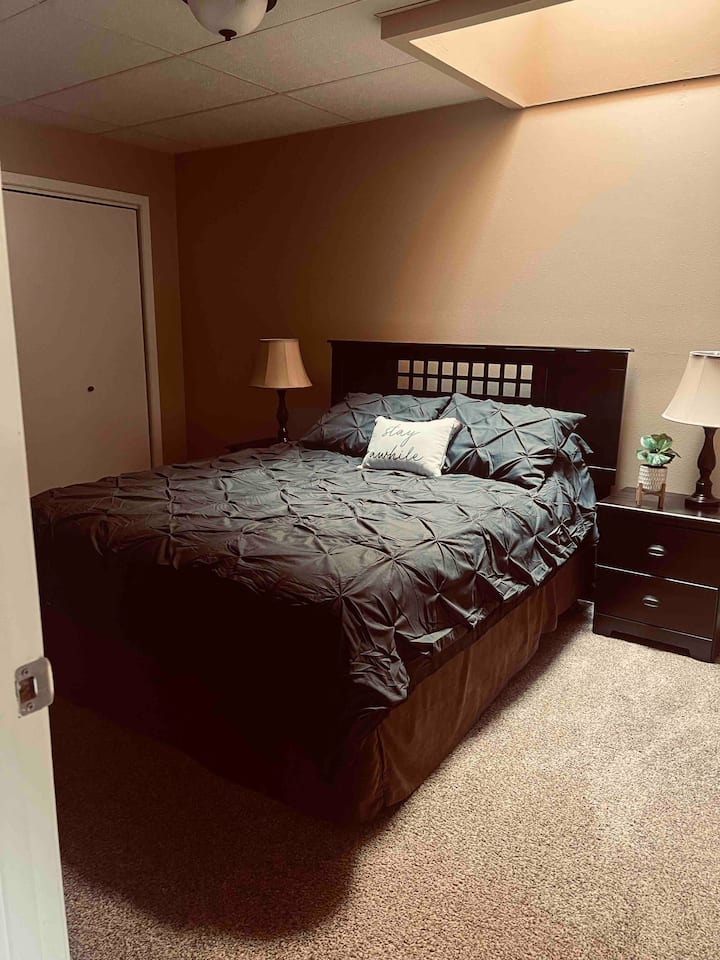 Bedroom 1 Queen Sized Bed
Memory Foam Lavender Infused Mattress Topper 