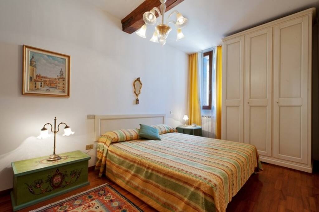 Double bedroom, full canal view