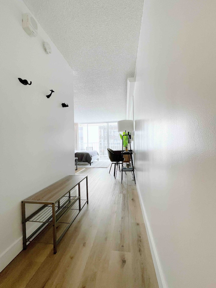 Renovated Studio W/free Parking | Walk To Beach - Honolulu