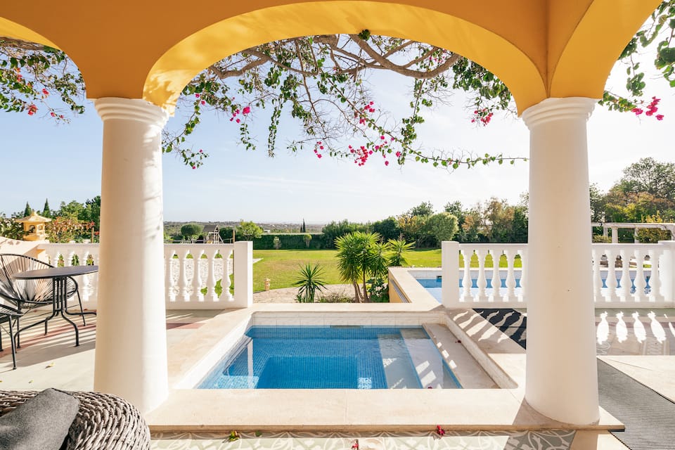 The BougainVilla, in the hills above the Algarve coast, Boliqueime, Faro, Portugal, photo 9 of 10