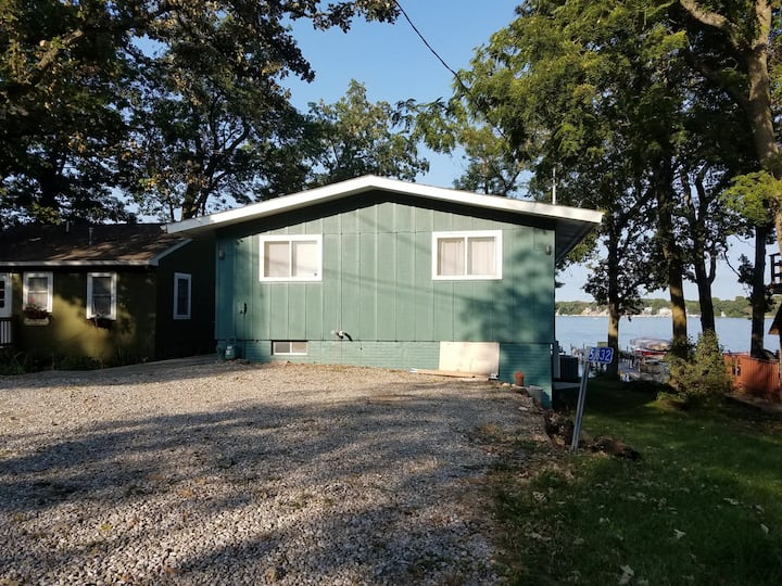 Relaxing South Shore Cabin on Lake Houses for Rent in Clear Lake