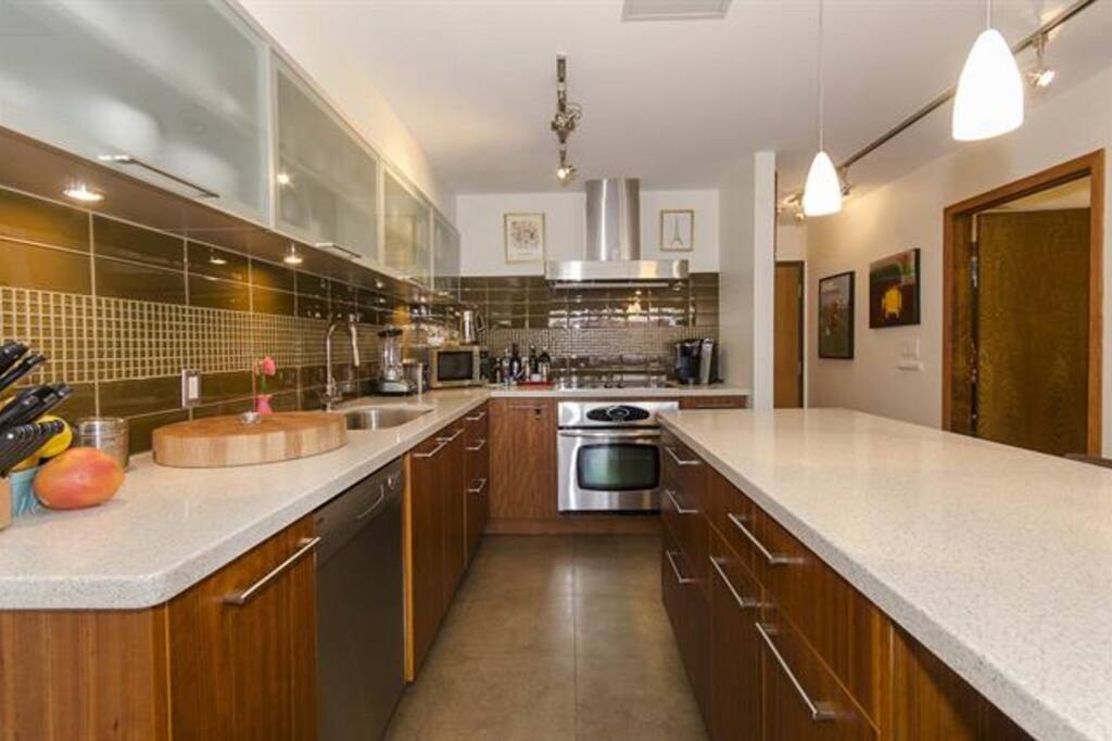 Very open, huge modern kitchen