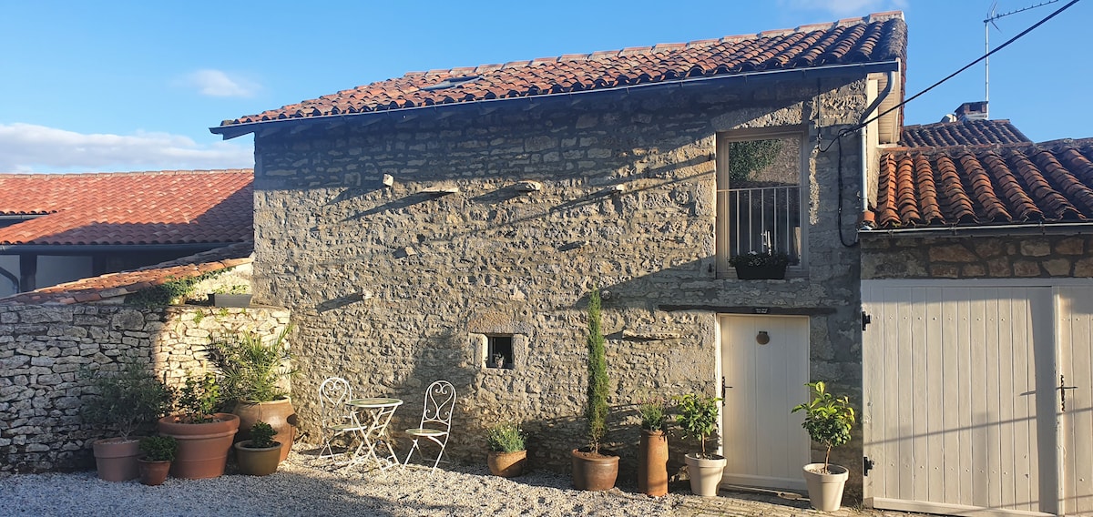 Le Vieux-Cérier Vacation Rentals & Homes - Nouvelle-Aquitaine, France |  Airbnb