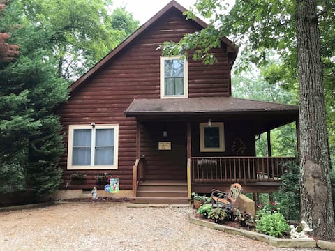 Bear Hugs Mountain Retreat