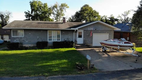 Corto's Ona-Lake House Rental, LLC