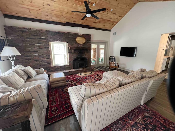 Renovated Historic Home |  Wine Country! - Geneva-on-the-Lake, OH