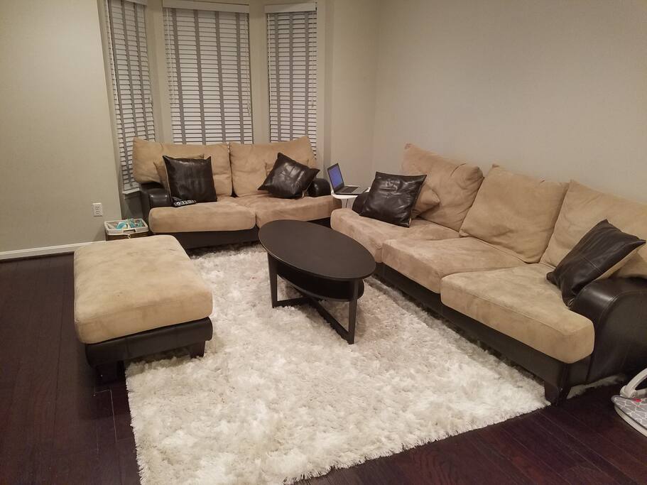 Spacious Living Room w/ Bay Window