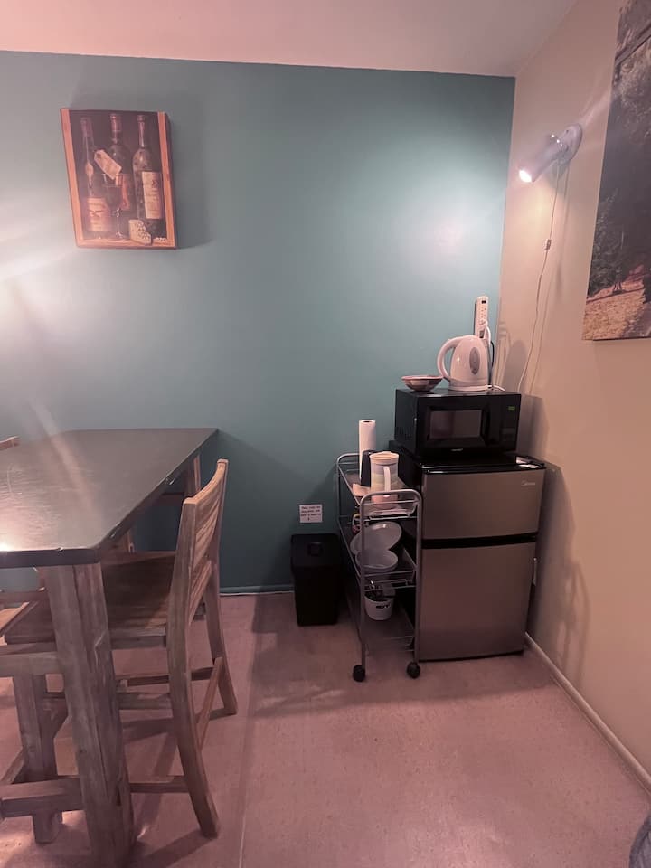 Cozy Private Primary Suite With Deck - 골든