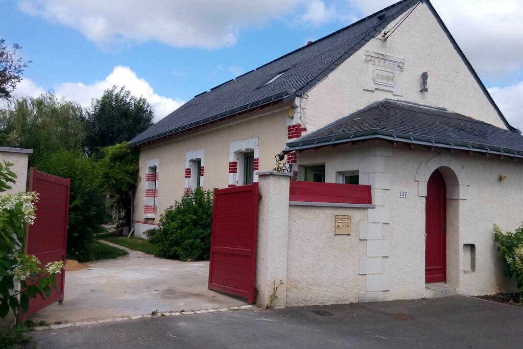 saint cyr sur loire chat rooms Saint-cyr-sur-loire is a commune in the department of indre-et-loire in central france it is located northwest of tours on the other side of the loire. saint cyr sur loire chat rooms Saint-cyr-sur-loire is a commune in the department of indre-et-loire in central france it is located northwest of tours on the other side of the loire.