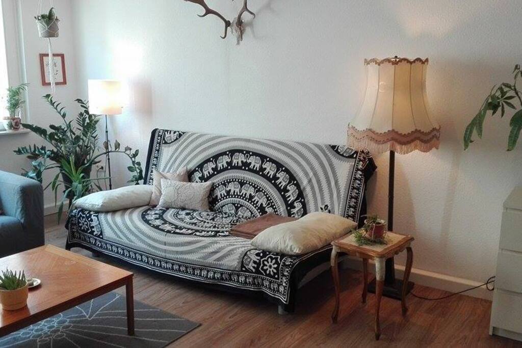 helles und geräumiges Wohnzimmer