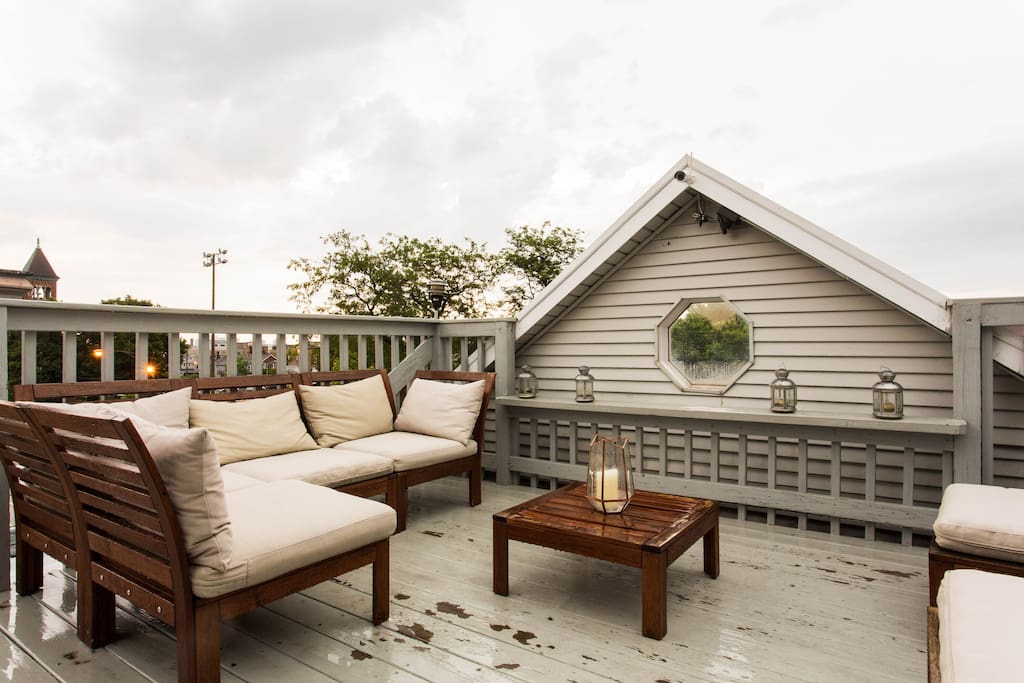 Rooftop deck with great city views