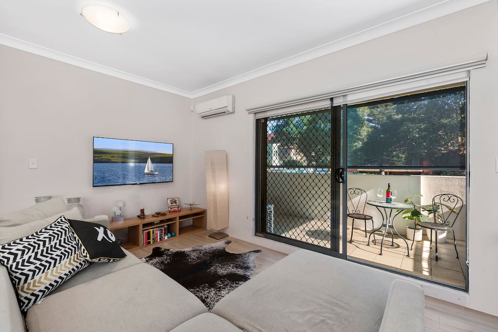 Living room with air-conditioning, TV HDMI connection for your own Netflix & Free wifi