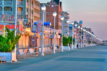 🌅 Stylish Townhome on 120TH Street OCMD! 🌅