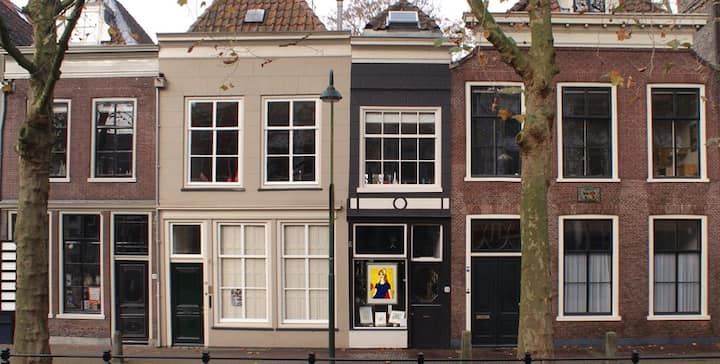 Tiny Canal House in Historic Gouda