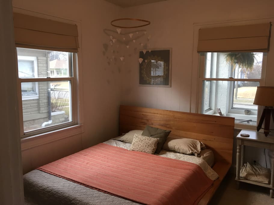 Queen size platform bed