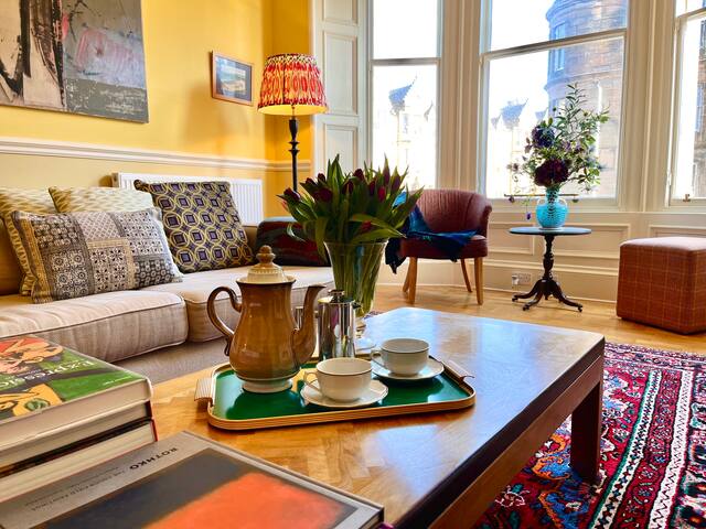 Luxurious & Large – Marchmont Meadows Apartment