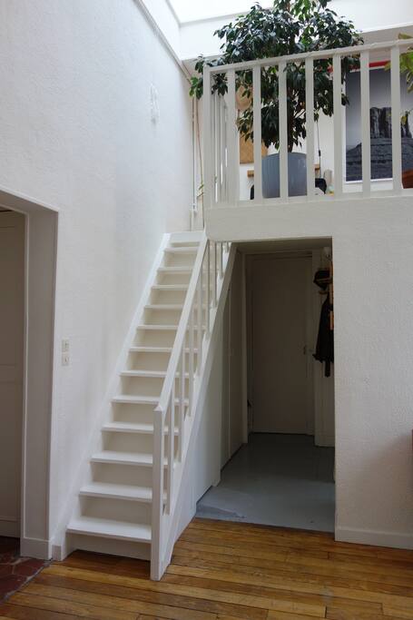 living room w/mezzanine