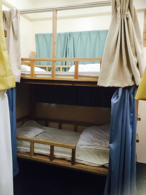 部屋の2段ベッド