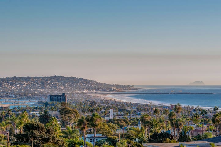 VIEWS of Ocean, Bay, DT w/ AC in N Pacific Beach gallery image 4