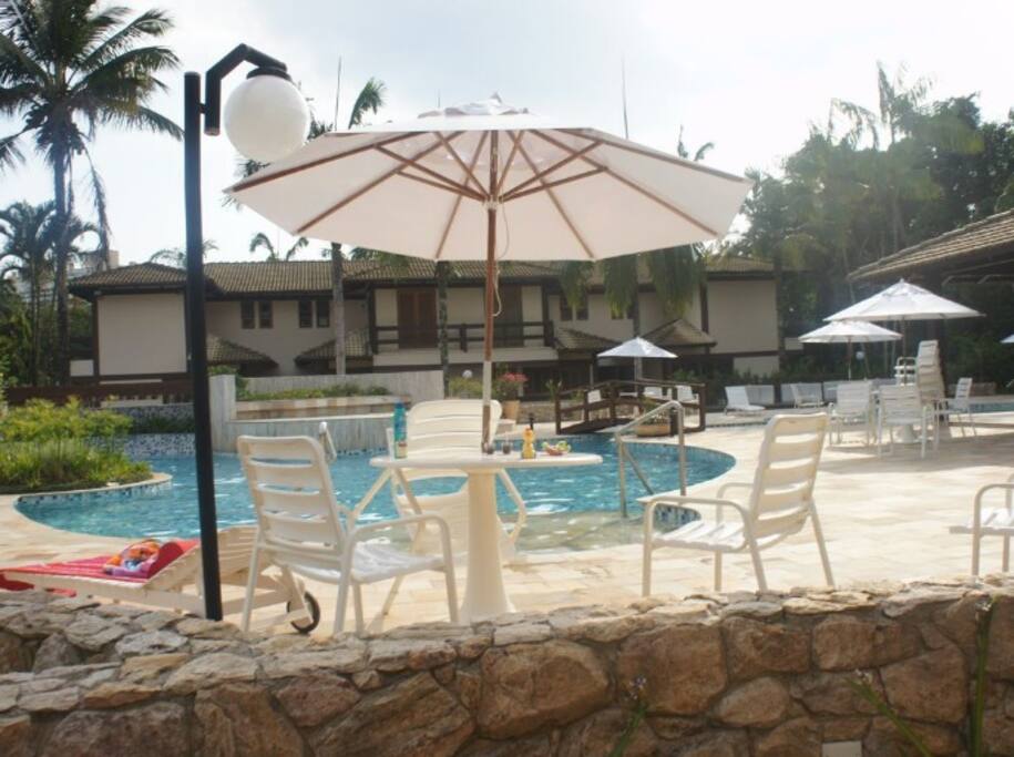 Piscina - área comum condomínio