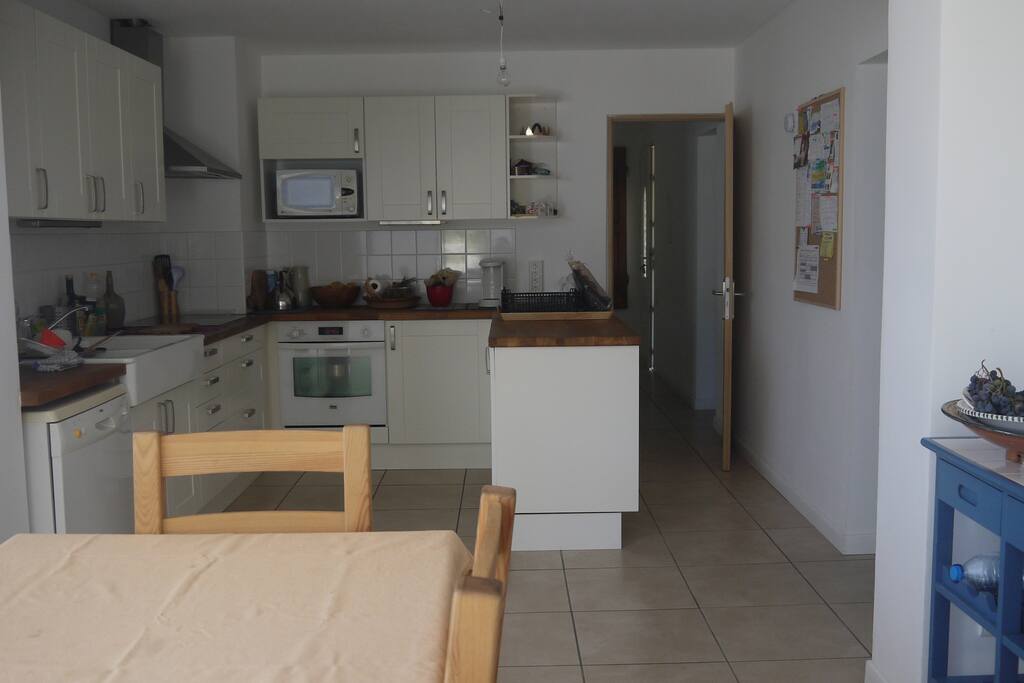 Cuisine équipée.