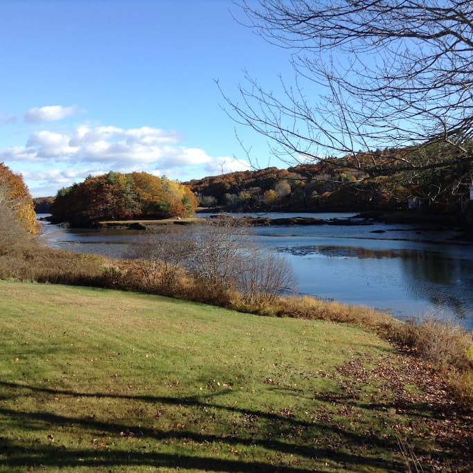 Sit in the living room and enjoy the view or drop your kayak in the water and explore the bay!