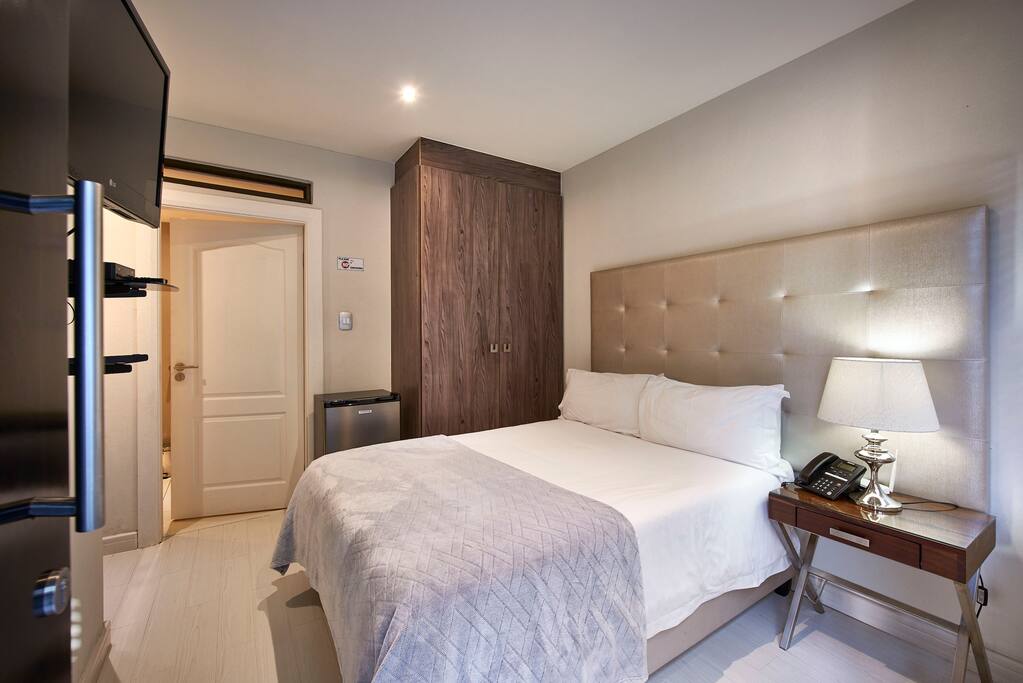 Bachelor Room