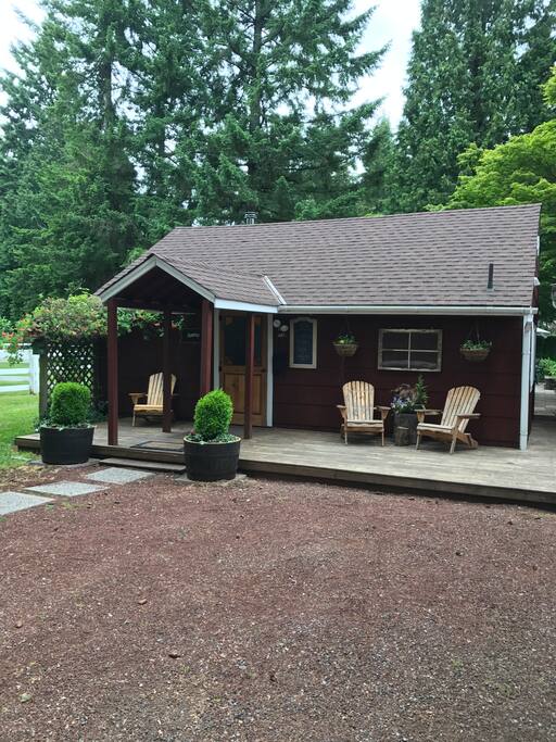 Front entrance to the Woodinville Carriage House