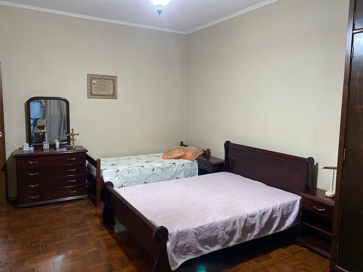 Suite 1 ორი საწოლით , ერთი ორადგილიანი და ერთი ერთადგილიანი 