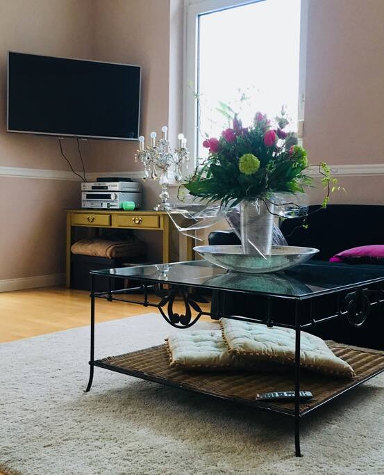 Das Wohnzimmer mit high-end Entertainment.