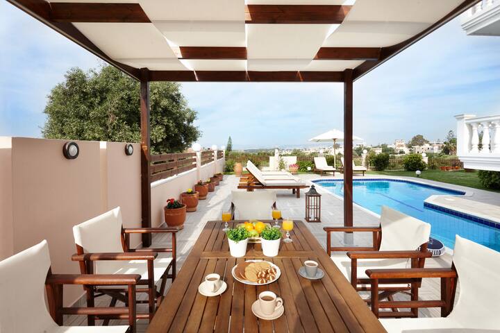 Villa Vanelia Mare – Your Greek summer dream! gallery image 3