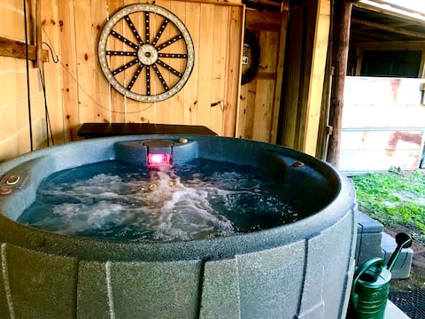 RV Barn Camping with hot tub!!