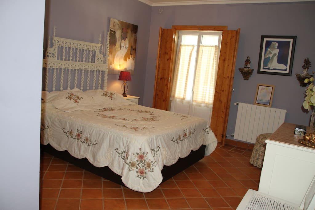 Quarto com cama casal