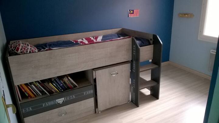 Dhomë gjumi me 90 krevat