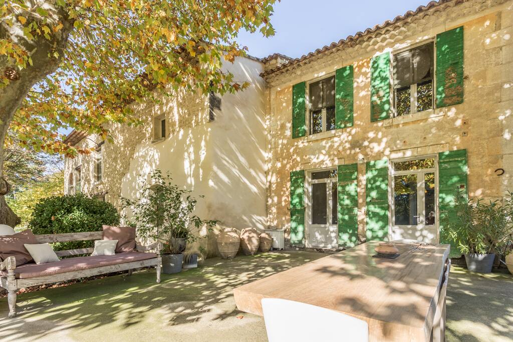 La façade devant la cuisine à l'automne