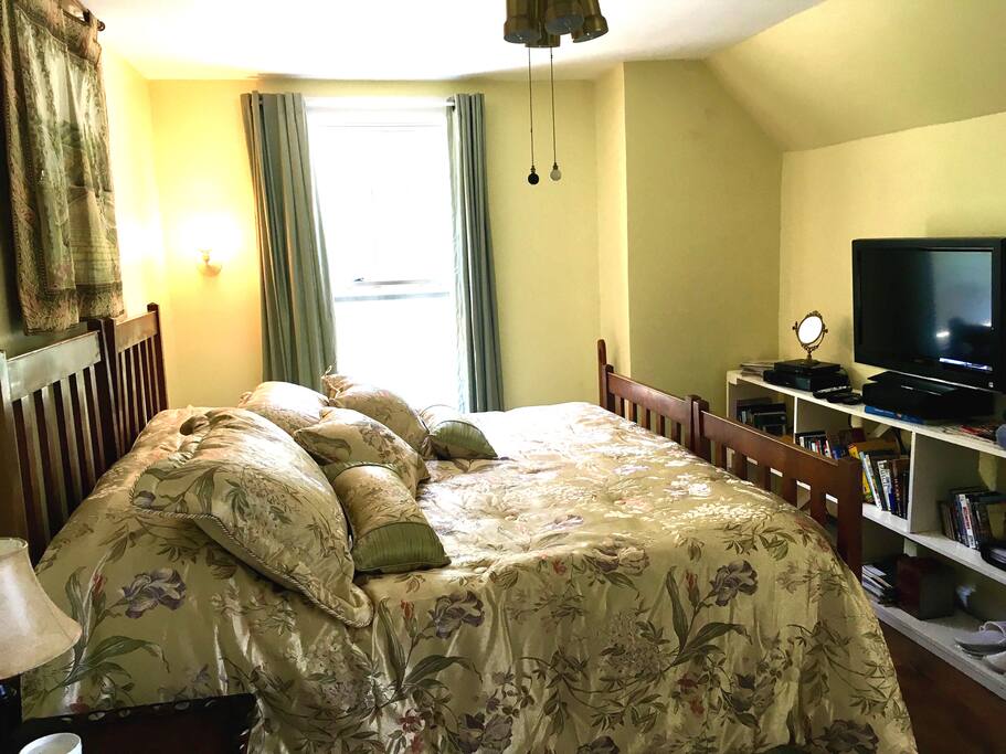 King size bed, Cable TV and sitting area.