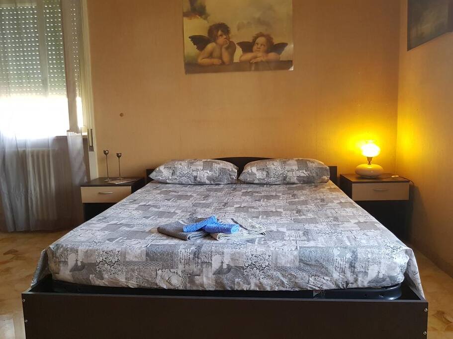 Camera matrimoniale con balcone (2 adulti + 1 bambino)