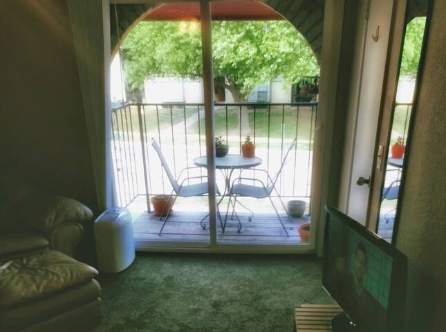Balcony | Sunrises | Cozy Bed | Netflix | Chill  ️