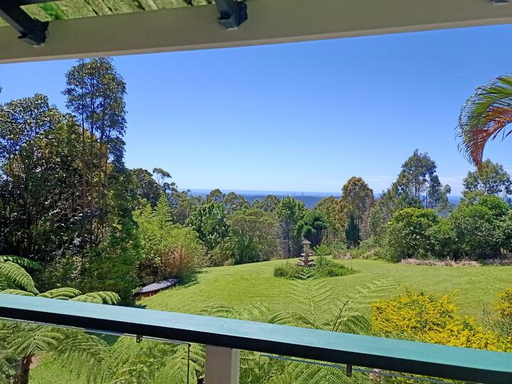 Spectacular GCoast Skyline Views Guesthouses for Rent in Tamborine