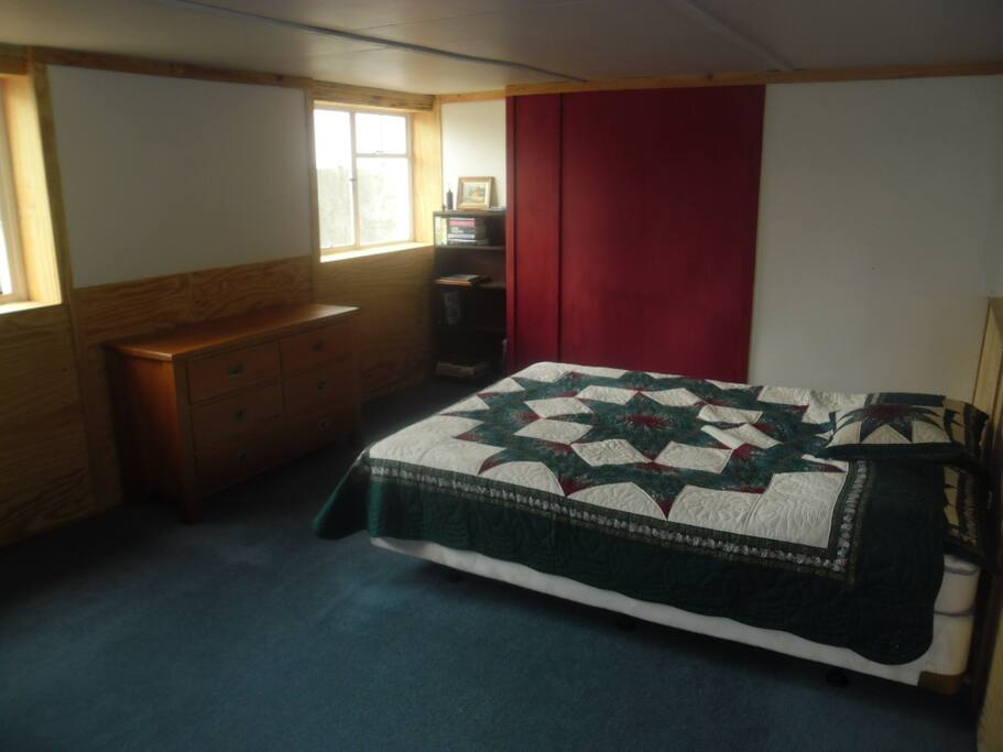 Queen size bed