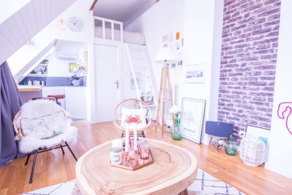 Bright and cosy studio