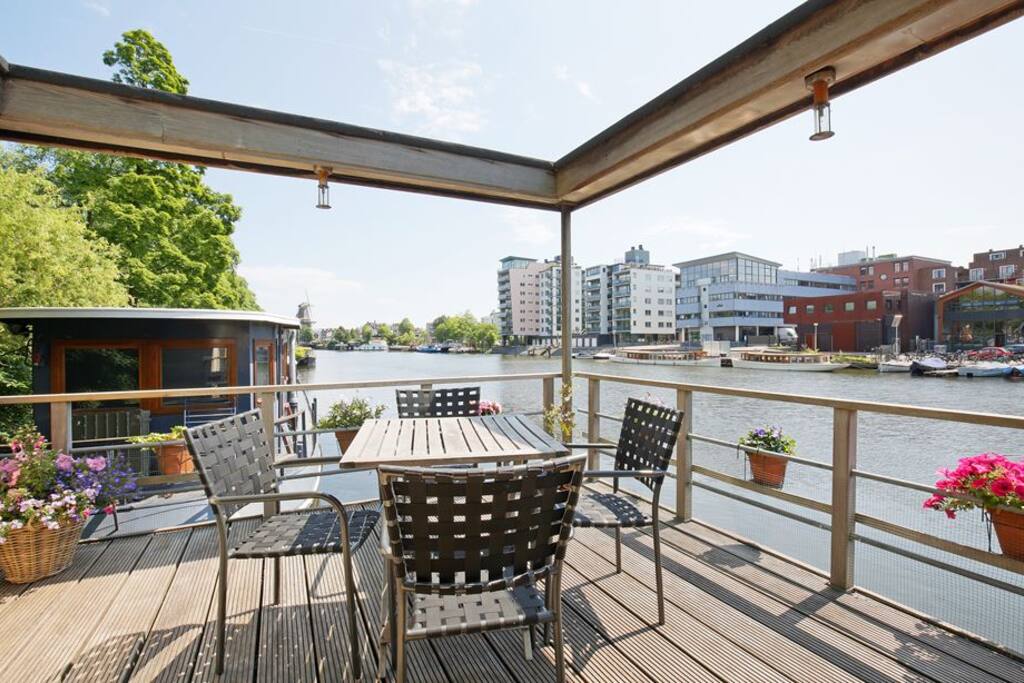 Large Central Houseboat with Windmill View - Barche in ...